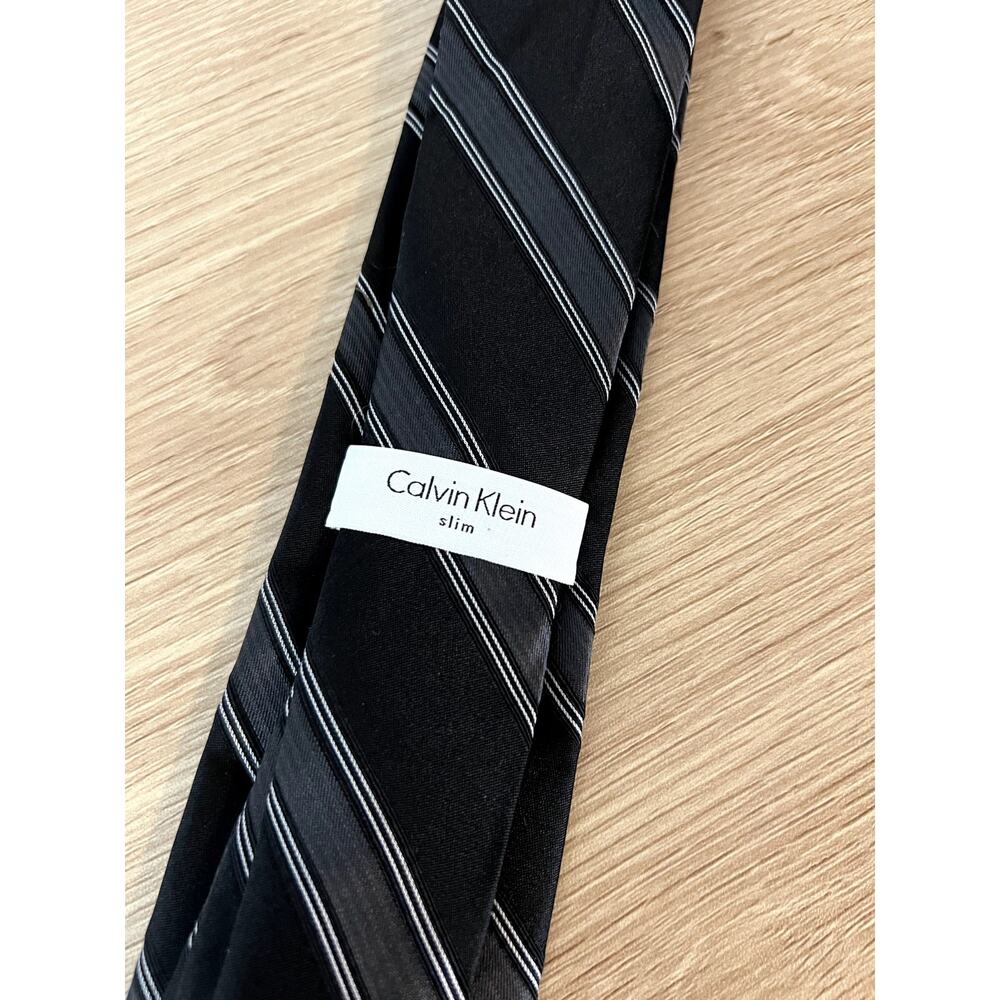 Calvin Klein Narrow Black and Gray Striped Pattern Designer Silk Tie - Picture 5 of 6